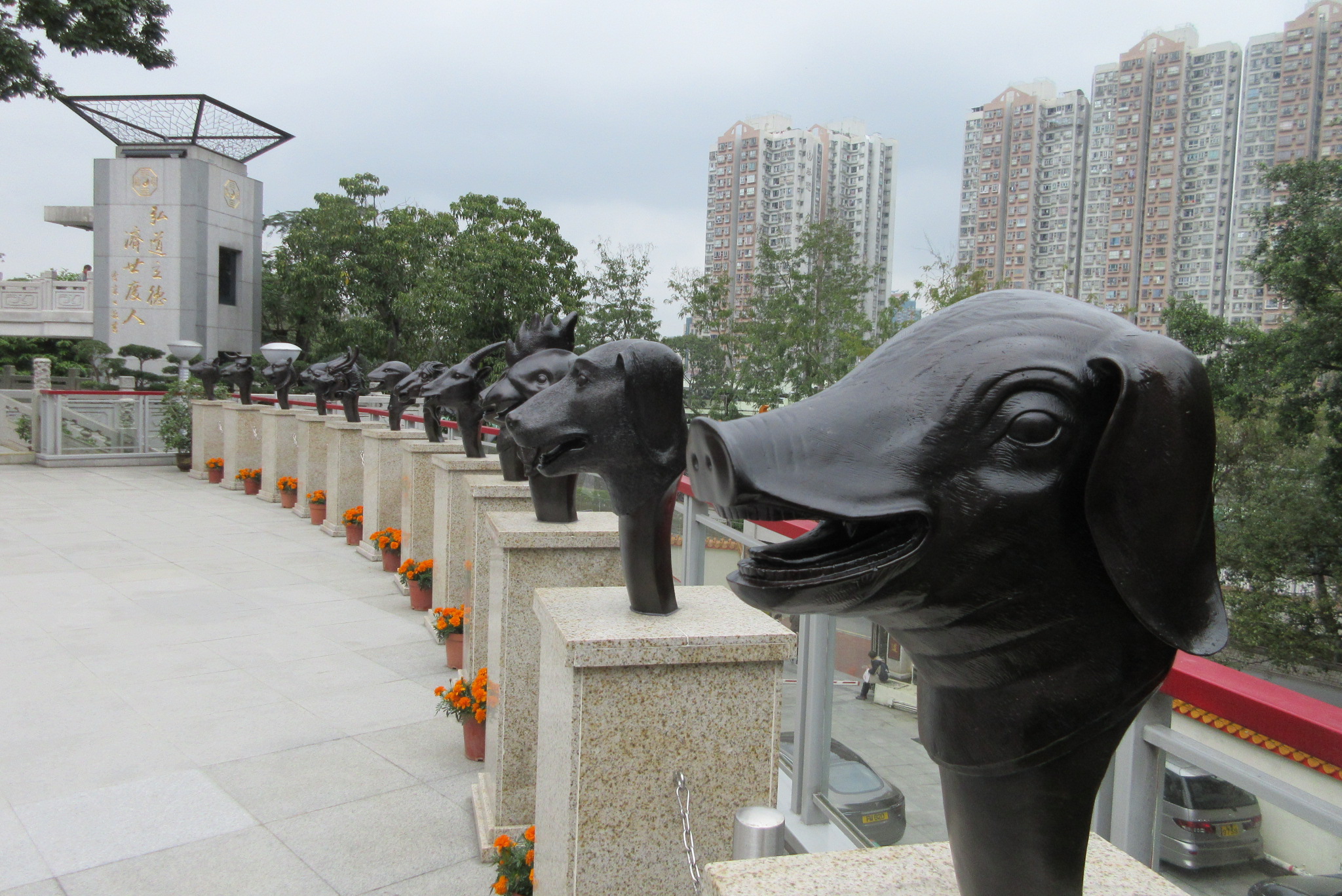 HK 粉嶺 Fanling 蓬瀛仙館 Fung Ying Sen Koon temple Chinese Zodiac statues 12 Pig March 2017 IX1.jpg