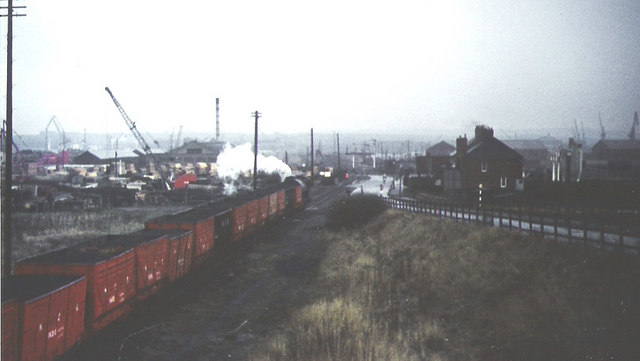 File:Heading for the staiths - geograph.org.uk - 301674.jpg