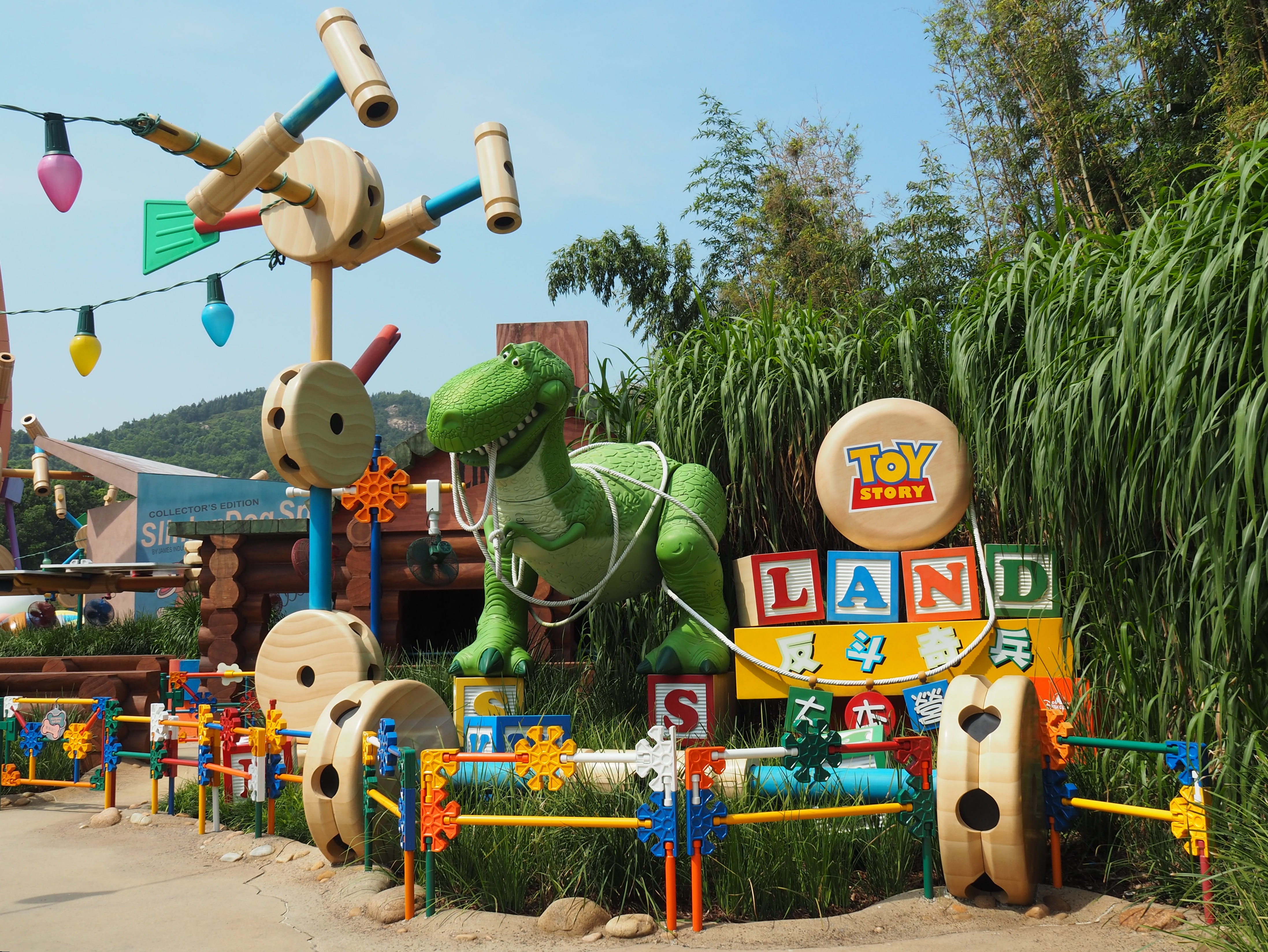 Park toys. Disneyland Toy story Land. История игрушек. Парк. Диснейленд история игрушек. Disney's Hollywood Studios.