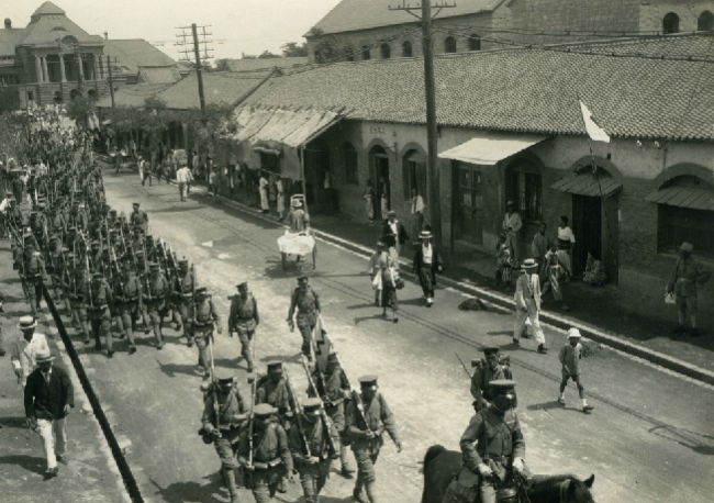 File:Japanese troops in Jinan (July 1927).png