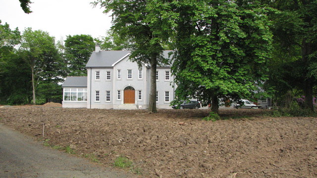 File:Large country house - geograph.org.uk - 820491.jpg