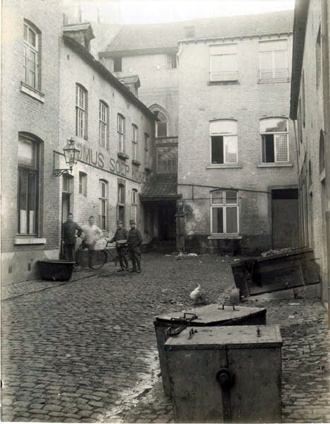 File:Maastricht, Heilige Geeststraatje, Momus Soepkokerij (ca 1910-1915).jpg
