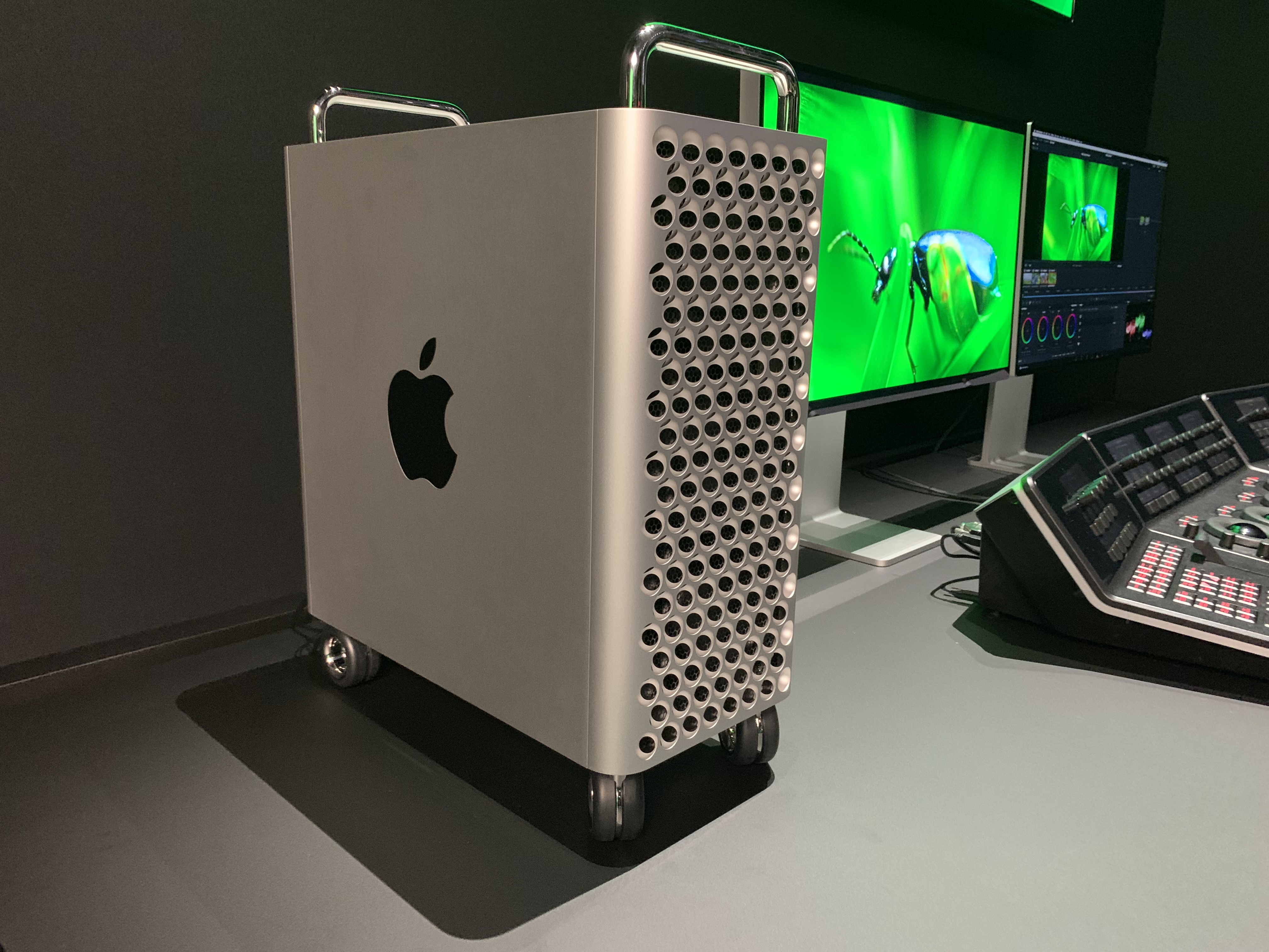 File Mac Pro 2019 On Wheels Jpg Wikimedia Commons