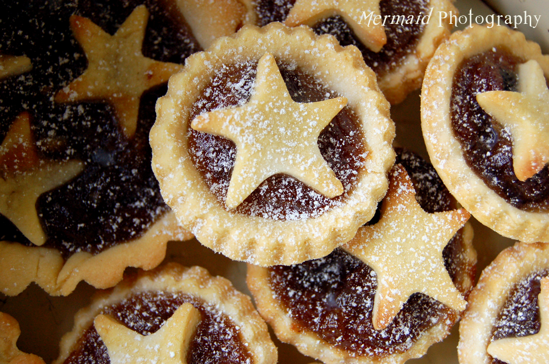 Many mince pies with star decoration dusted with confectioner's sugar.jpg