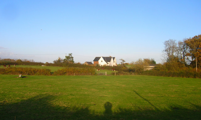 File:Park Cottages - geograph.org.uk - 1038058.jpg