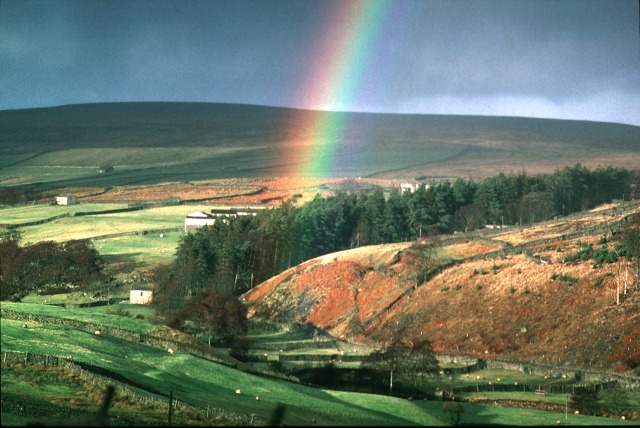 File:Pot of Gold in Arkengarthdale - geograph.org.uk - 1221650.jpg