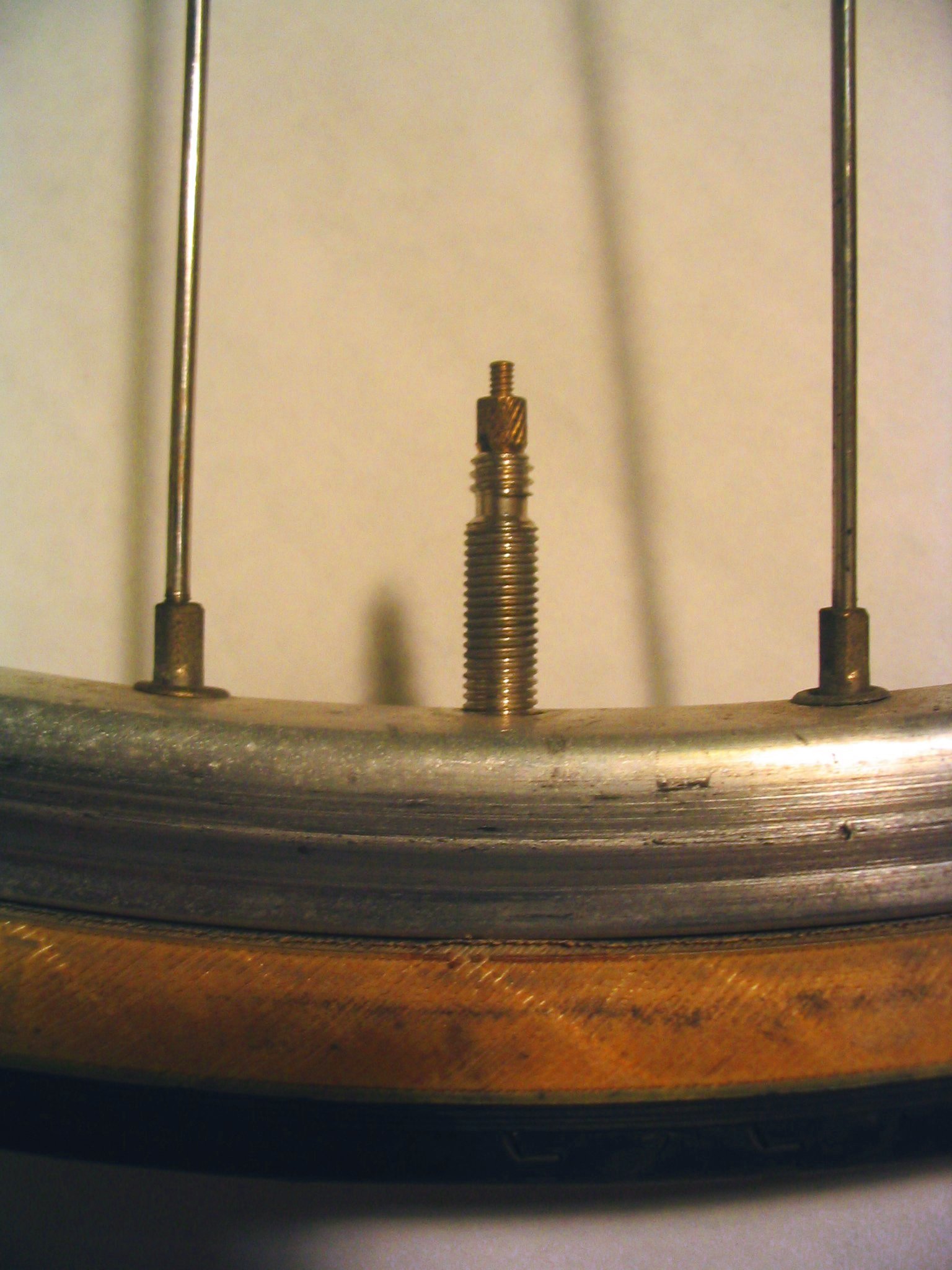 bike tire air valve types