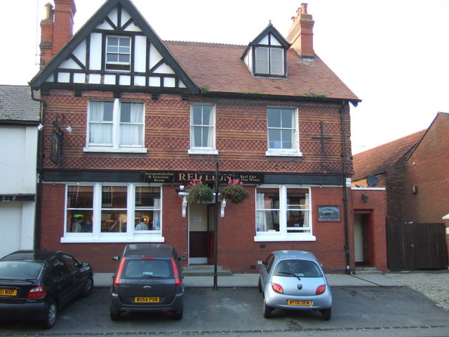 File:Red Lion - geograph.org.uk - 261282.jpg