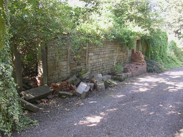 File:Ruined cottages at Moorside Farm, Bullace Trees Lane, Roberttown, Liversedge - geograph.org.uk - 542582.jpg