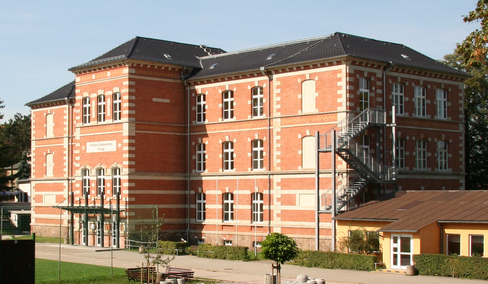 Schützenhausweg 4 in Penig, Gymnasium, rotes Gebäude