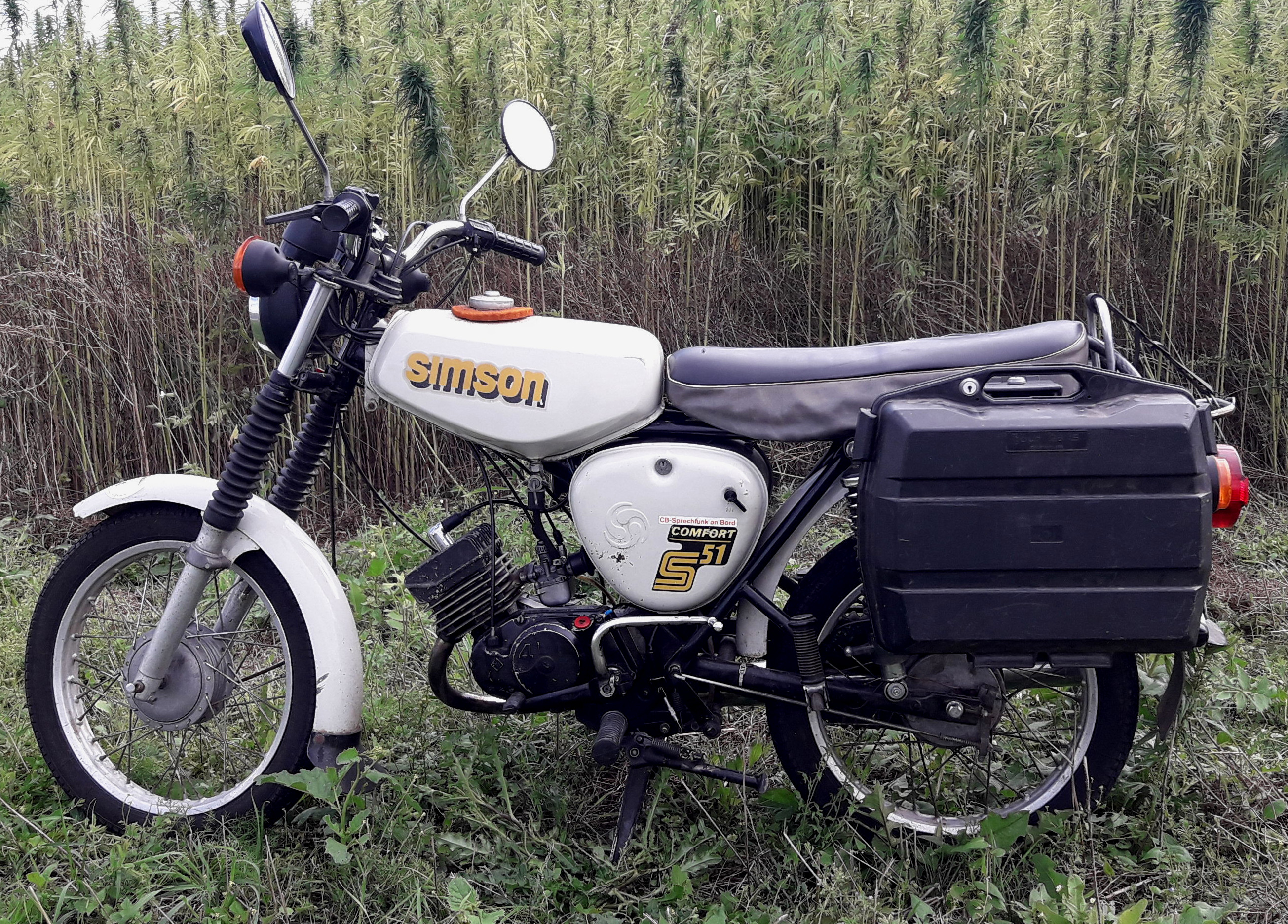 File:Simson S51 Comfort from 1989 original condition.jpg - Wikimedia Commons