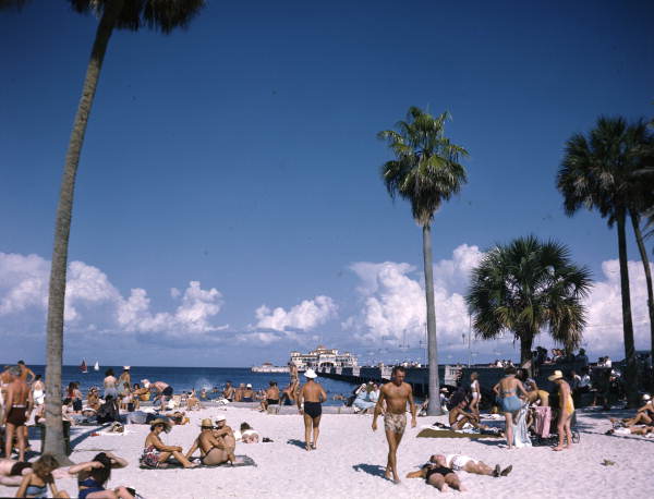 Spa_Beach_in_St._Petersburg%2C_Florida.jpg