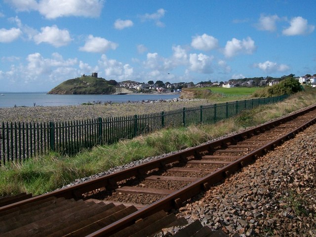 View west from the pedestrian crossing below Caer-dyni - geograph.org.uk - 1482024