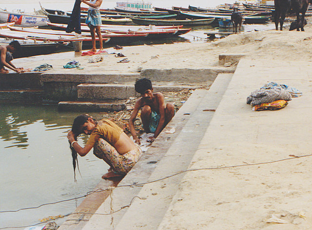File:Washing female and man in Varanasi.jpg