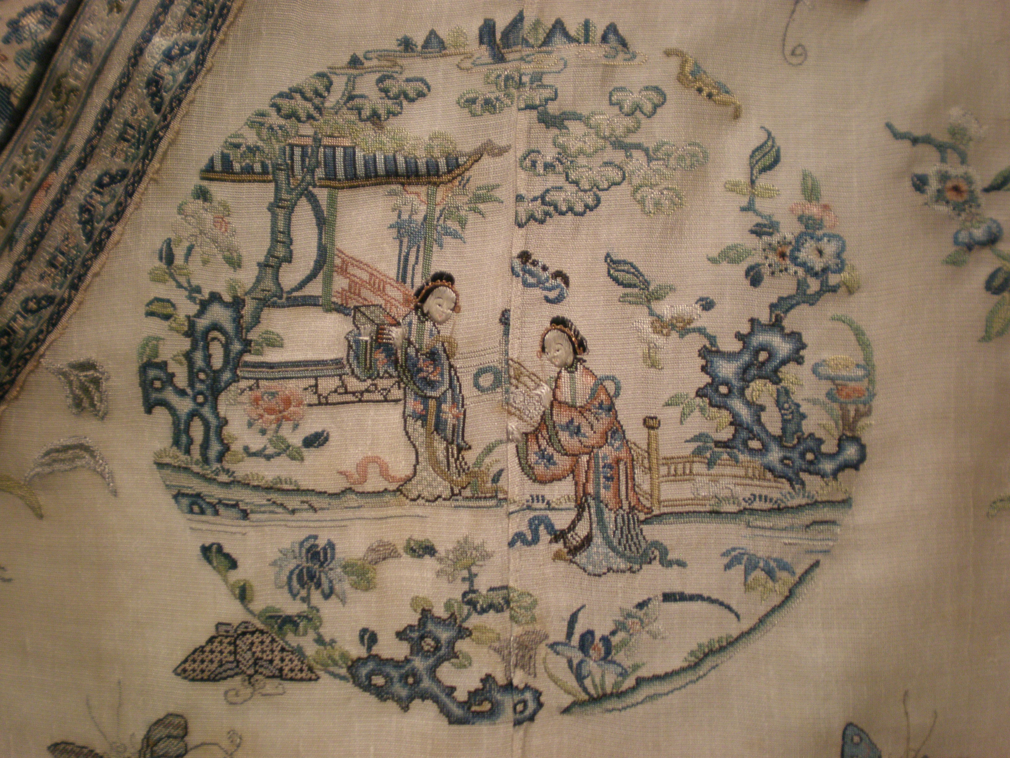 Роспись самая древняя. Тканей китайская Династия Цин RFYTQ. Хунаньская вышивка древний Китай. Древние вышивки крестом в Китае. Самые древние вышивки древнего Китая.