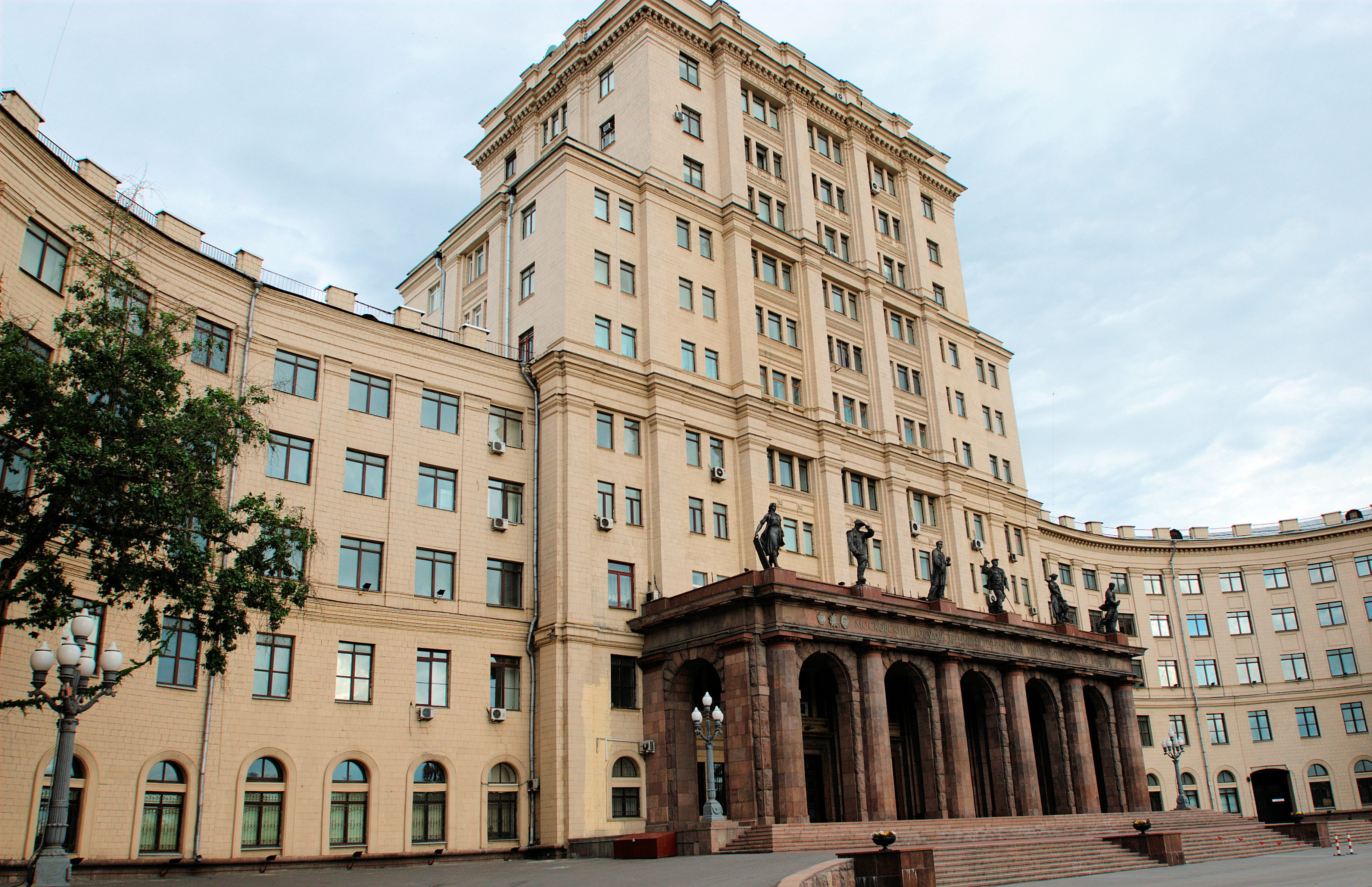 Мгту баумана. Московский государственный университет им. н.э.Баумана. Московский государственный технический университет им. h.э.Баумана. Институт Баумана Москва. Здание МГТУ им н э Баумана Москва.