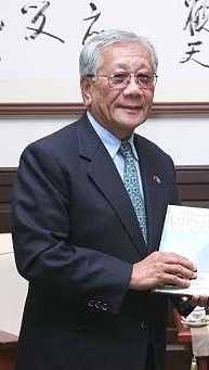 <span class="mw-page-title-main">Kuniwo Nakamura</span>Palauan politician (1943–2020)