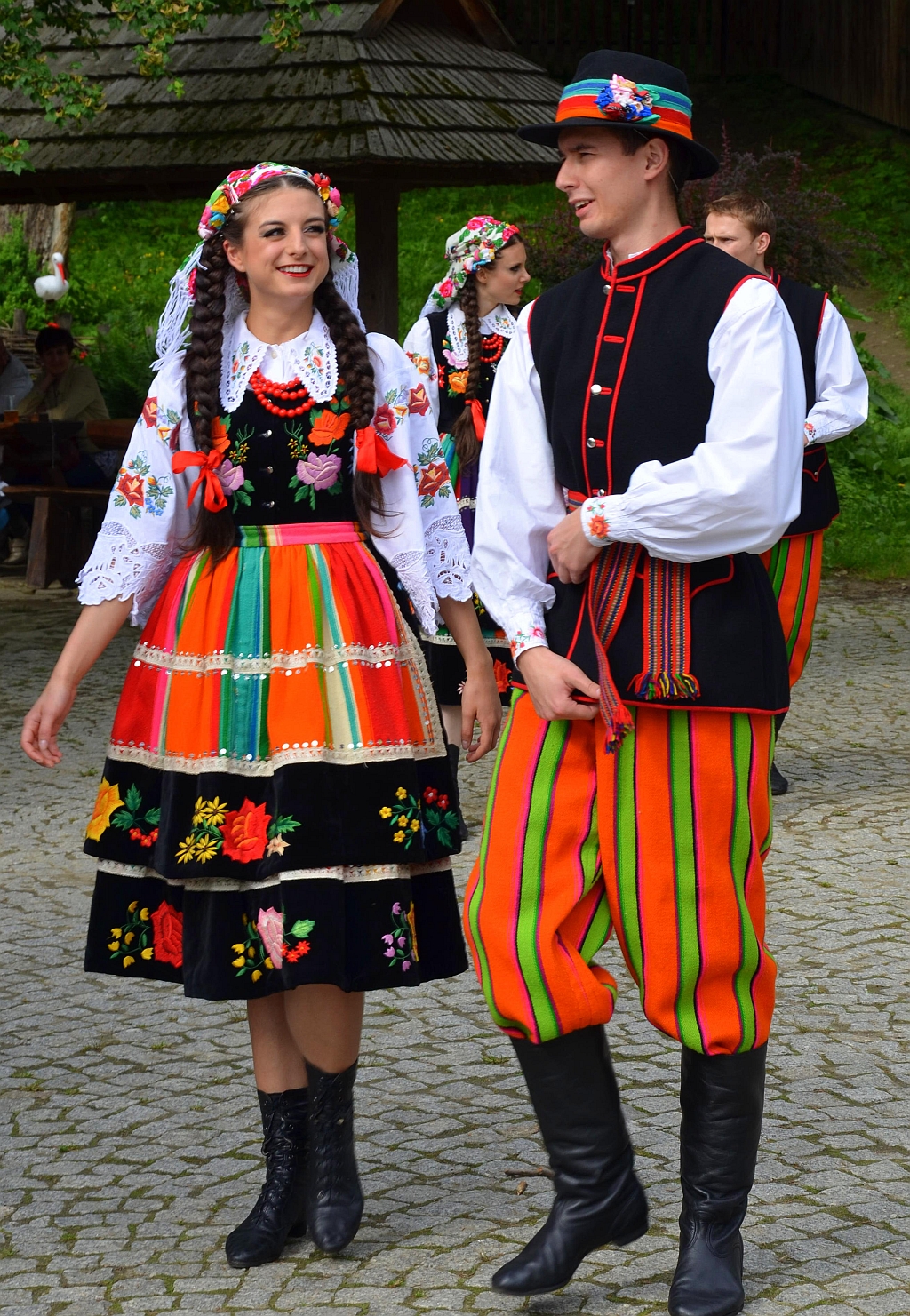 Category:Traditional clothing of Poland - Wikimedia Commons