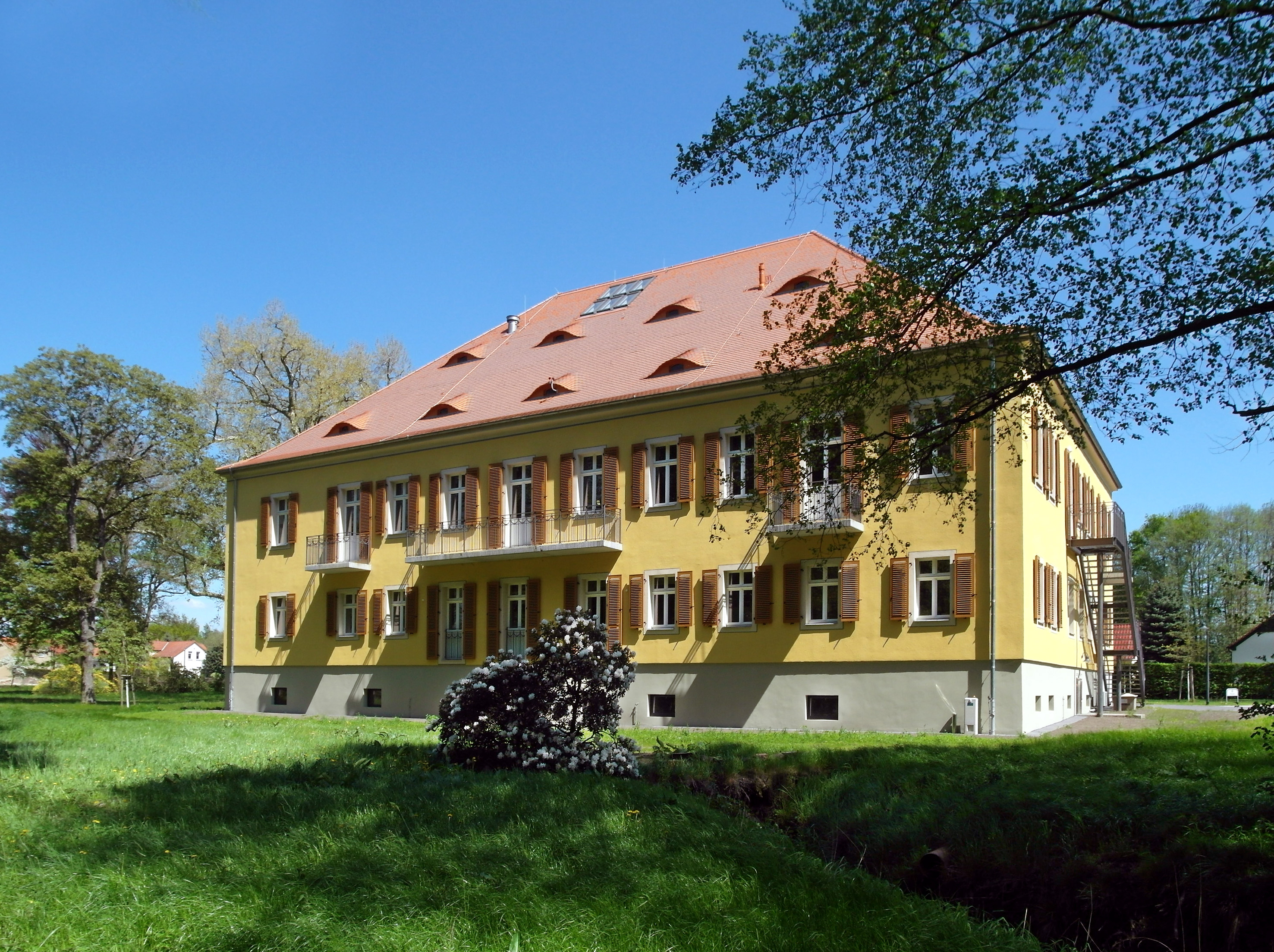File:20160509615DR Bernsdorf OL Schloß Rathaus.jpg - Wikimedia Commons