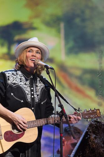 8 Cerys Matthews Land of Song (by Eric van Nieuwland) WOMEX 13 Opening (10456875014)