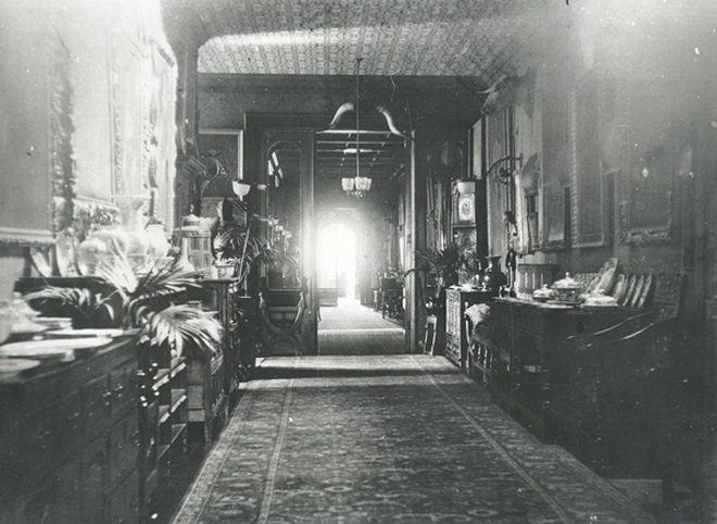 File:Abney Hall long corridor 1913.jpg