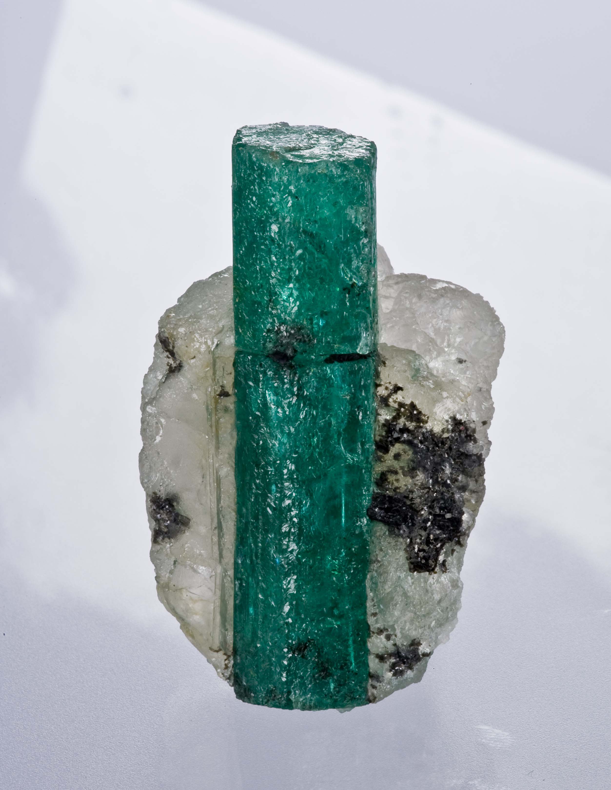 Emerald beryl: The green mineral Emerald information and pictures