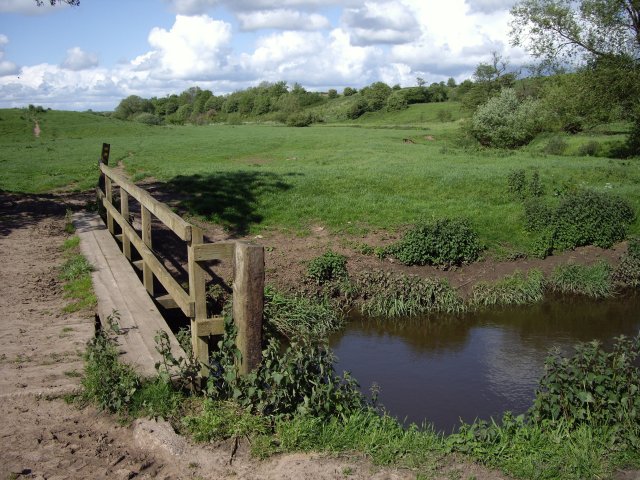 File:Bridge over River Weaver - geograph.org.uk - 438174.jpg