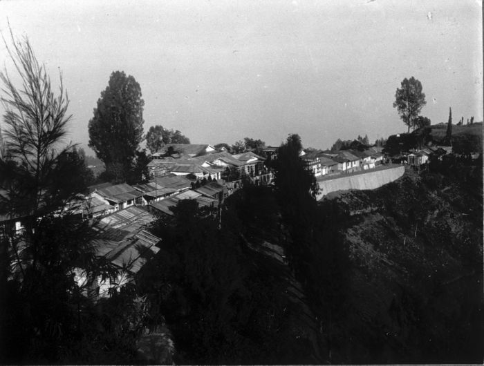 File:COLLECTIE TROPENMUSEUM Bovenaanzicht van het dorp Tosari Oost-Java. TMnr 60008016.jpg