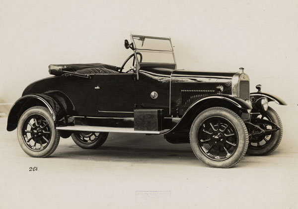 File:Clyno Two Seater Motor Car Wolverhampton 1928.jpg