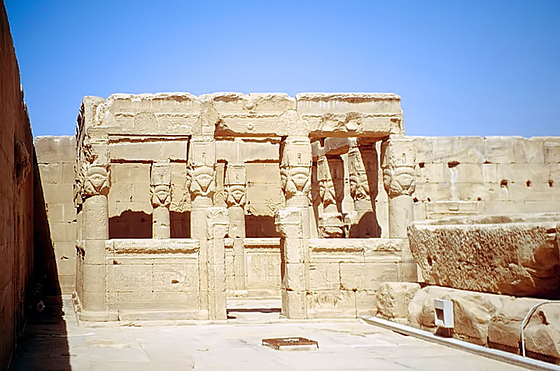 File:Dendara97HathorKiosk.jpg