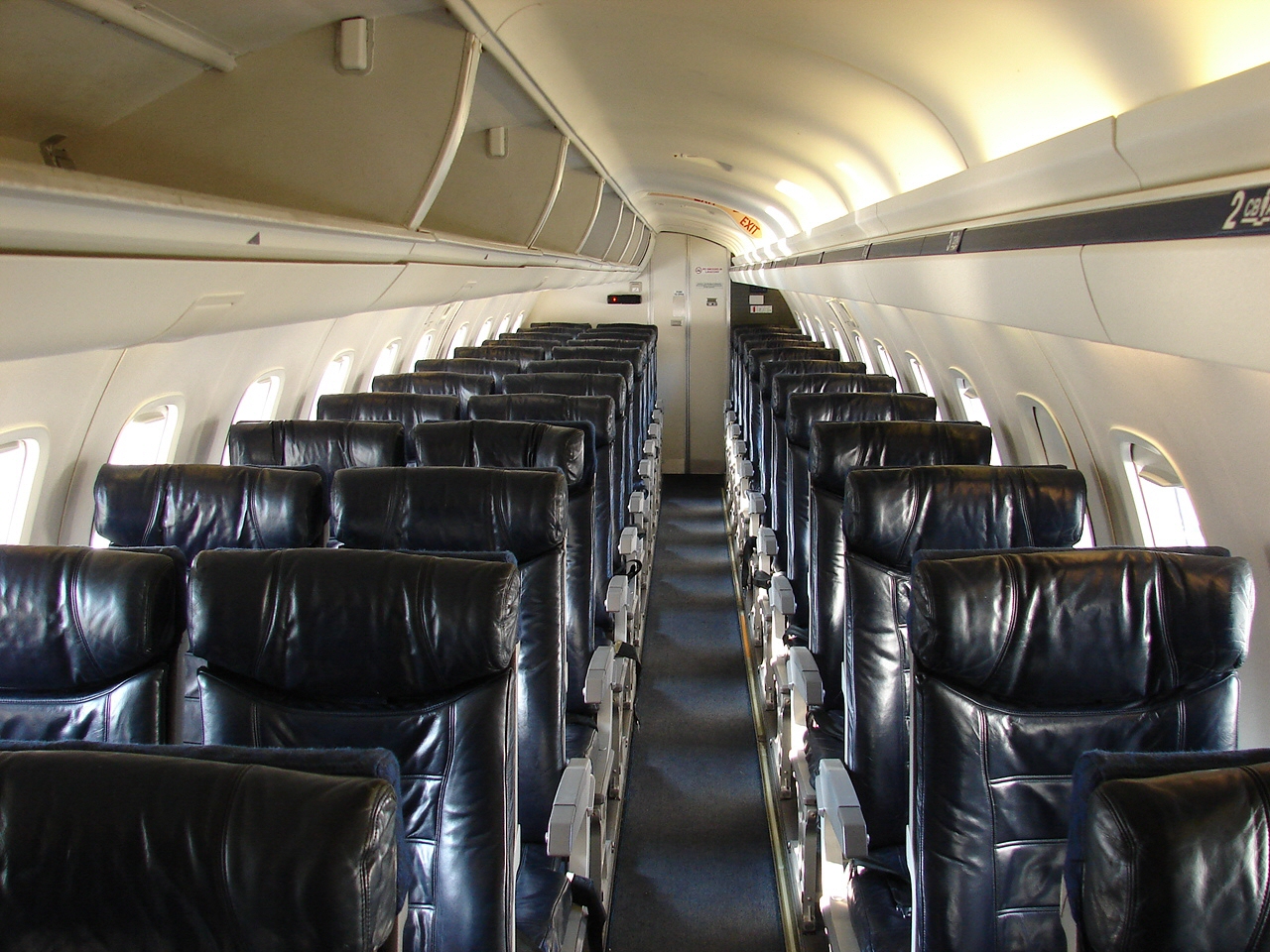 EMB-135 Interior (N717AE) (4825537628).jpg