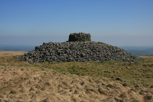 File:Eastern White Barrow - geograph.org.uk - 1260016.jpg