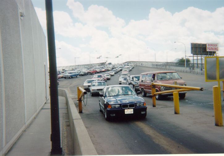 File:El Paso BOTA traffic entering the US.jpg
