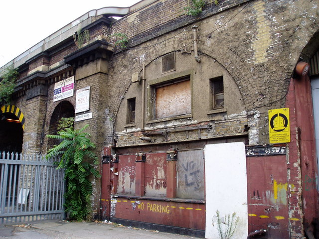 File:Halfway House pub - geograph.org.uk - 1466887.jpg