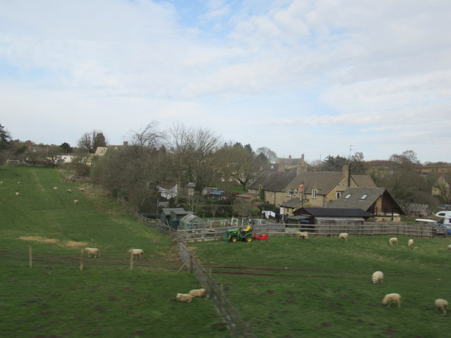 File:Houses Near Fawler - geograph.org.uk - 6096584.jpg