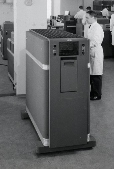 File:IBM CPC with IBM 604 on front (1).jpg