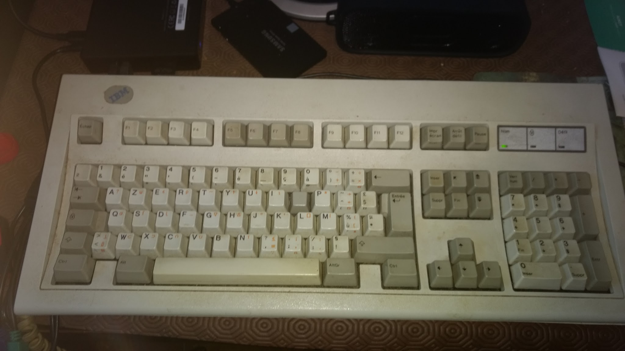 Azerty rb 1551. Клавиатура языка APL. Commodore 128. AZERTY DS-2702. AZERTY DS 2701.