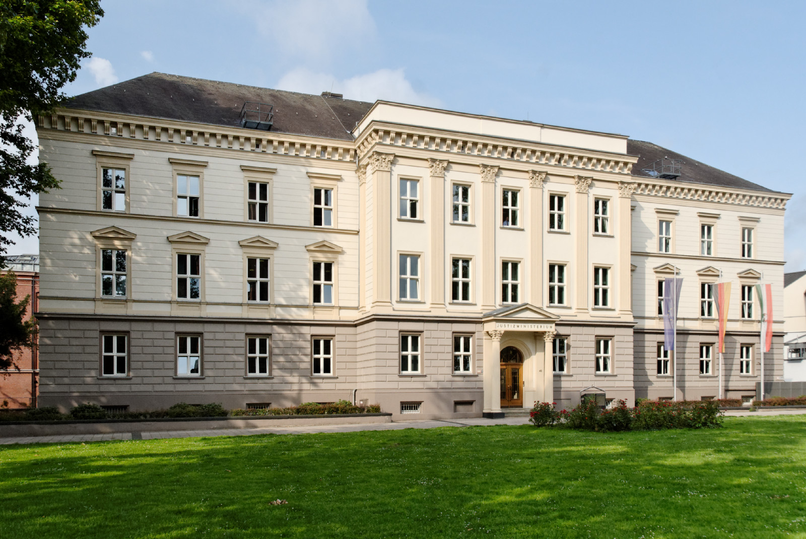Datei:Justizministerium in Duesseldorf-Stadtmitte, von ...