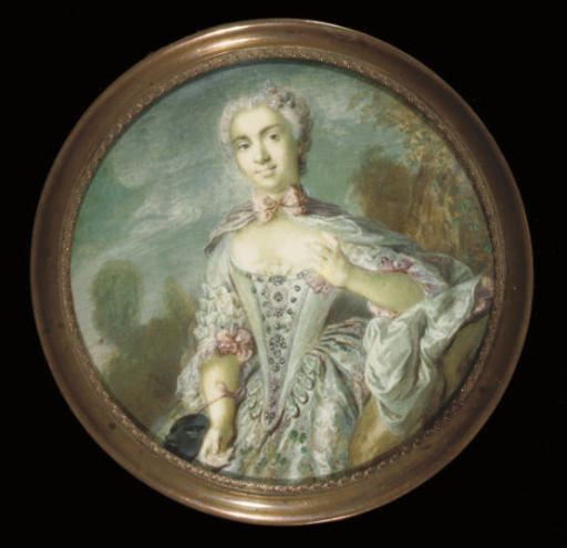 File:Lady dressed in grey.jpg