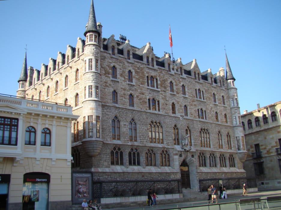 File:Leon Gaudi-Haus verkl.jpg - Wikimedia Commons