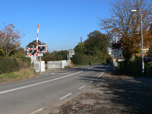 File:Level crossing at Baschurch - geograph.org.uk - 594750.jpg