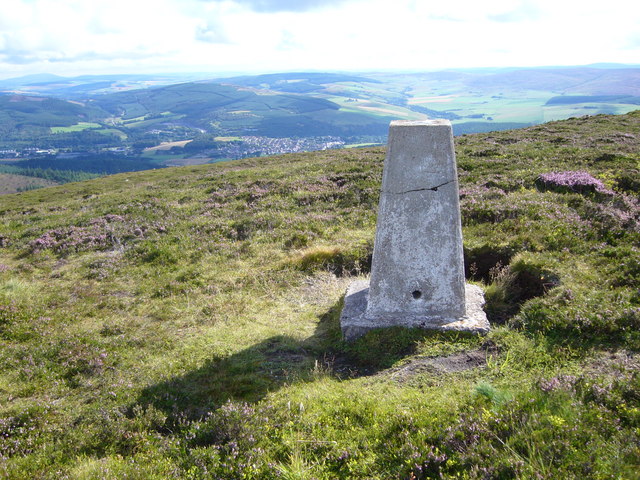 File:Little Conval trig - geograph.org.uk - 225804.jpg