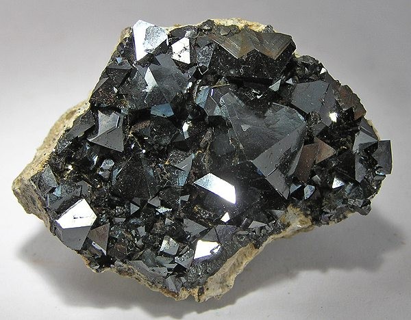 File:Magnetite-173498.jpg