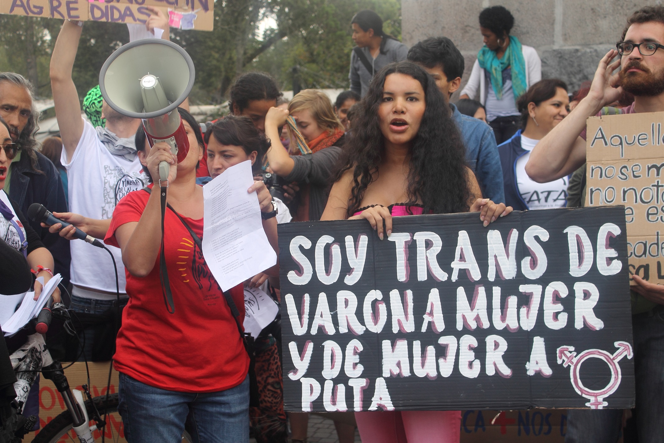 Marcha de las Putas 2014 Arco del Ejido Quito - Ecuador - Por un ecuador si...