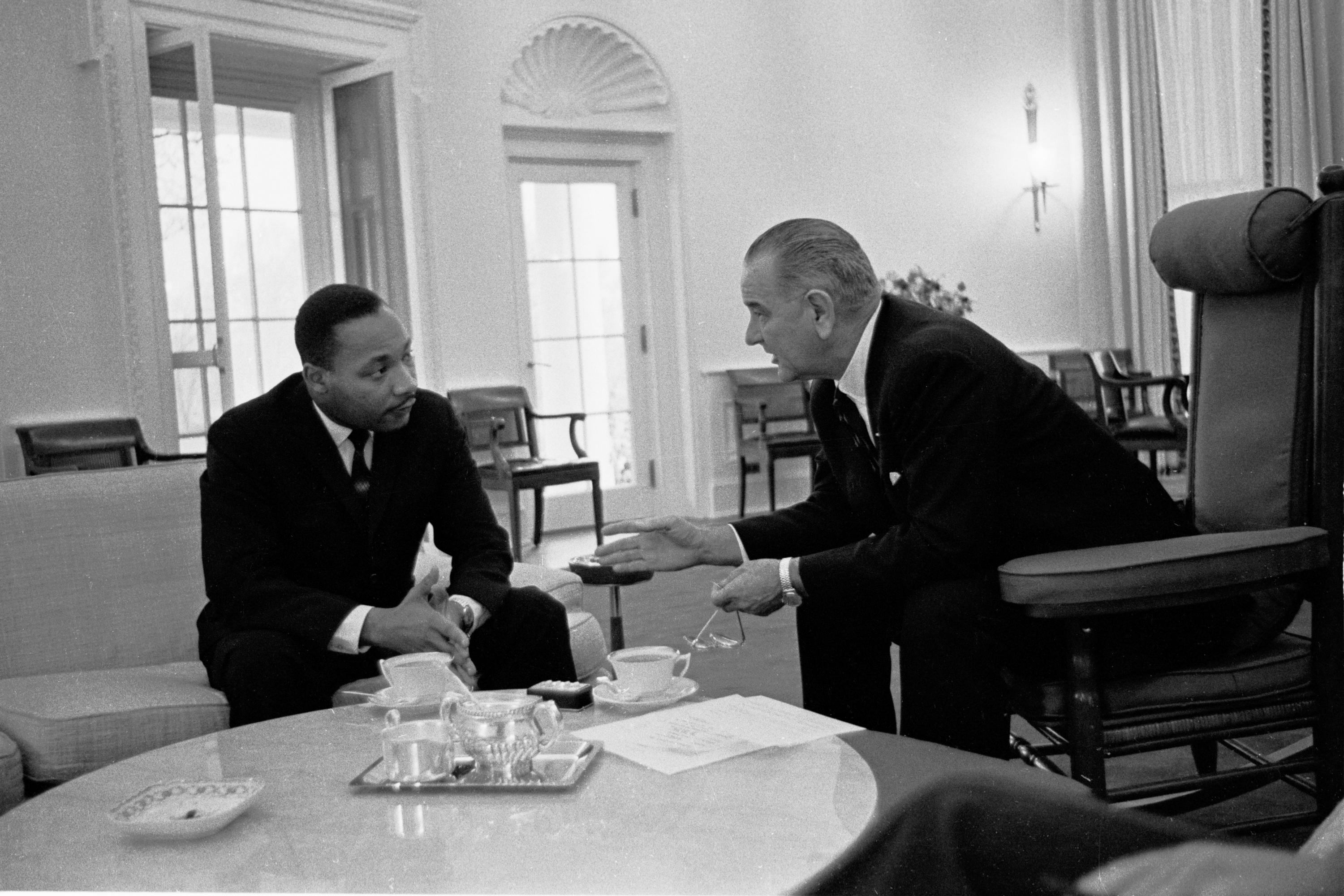 File Martin Luther King Jr And Lyndon Johnson 3 Jpg Wikimedia Commons