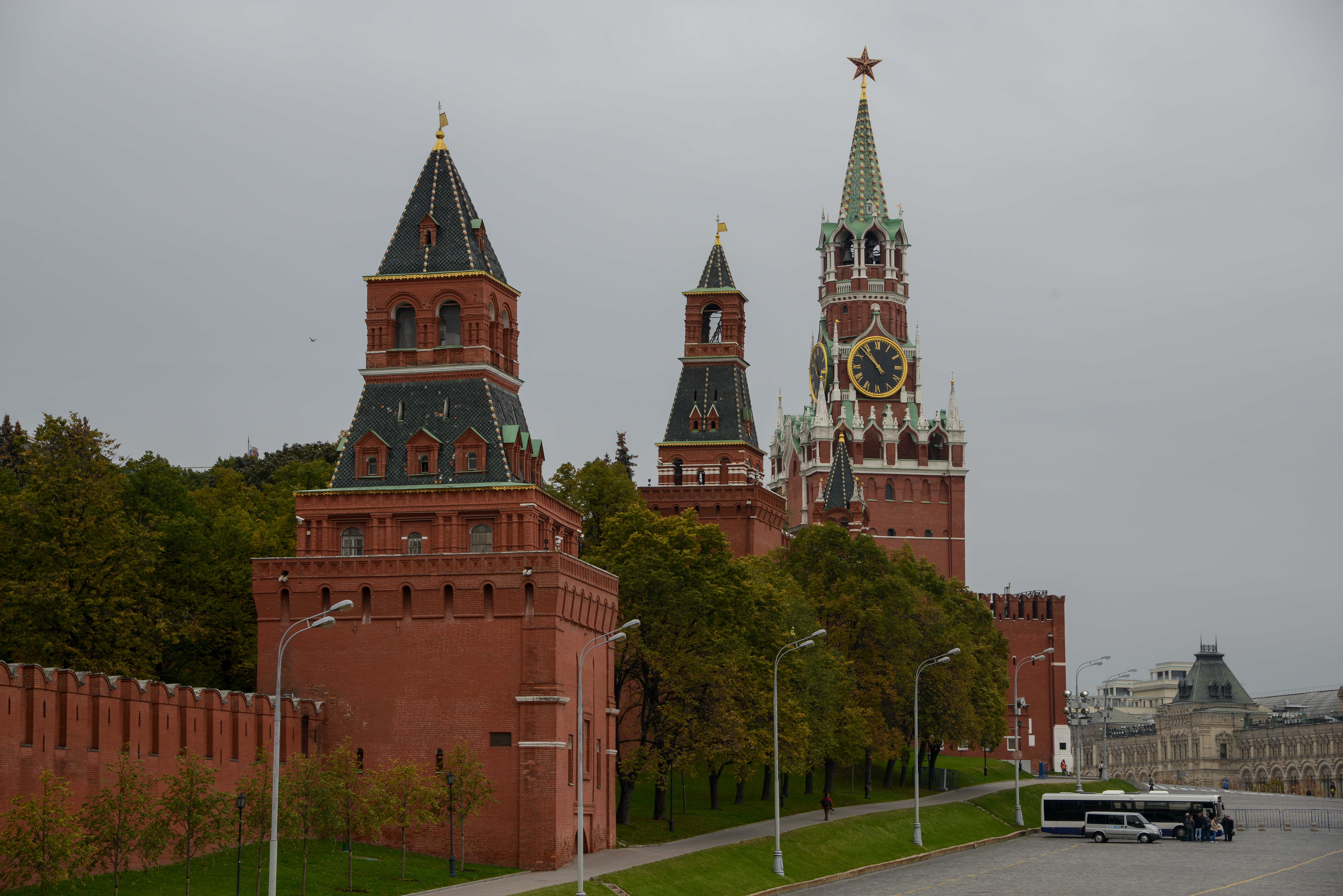 File Moscow Kremlin Walls And The Spasskaya Tower Jpg Wikimedia Commons
