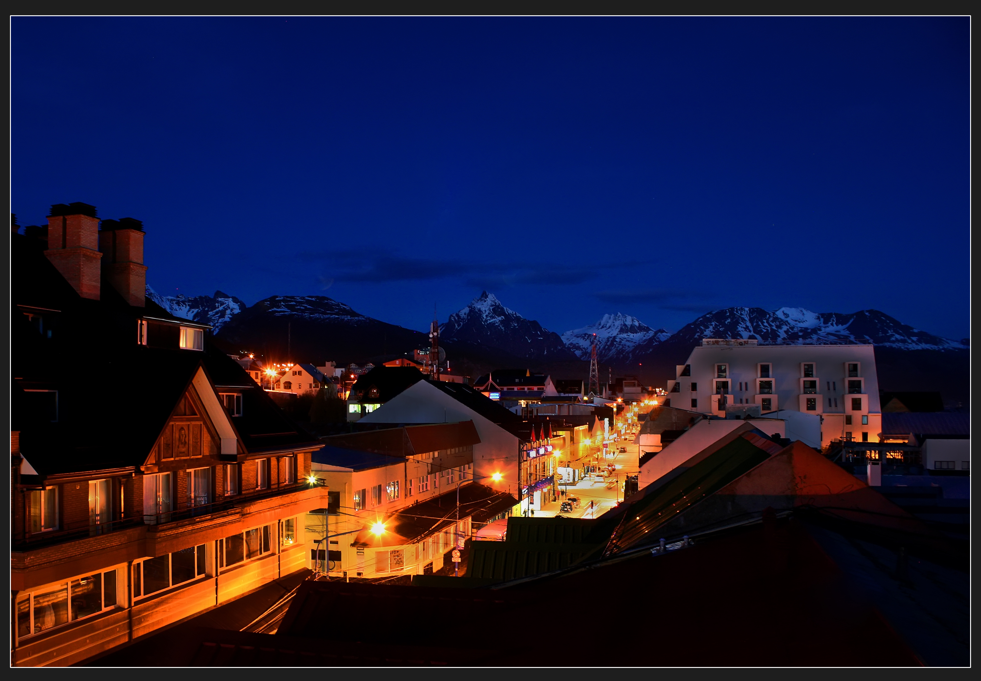 Noches de. Ночная Ушуайя фото.