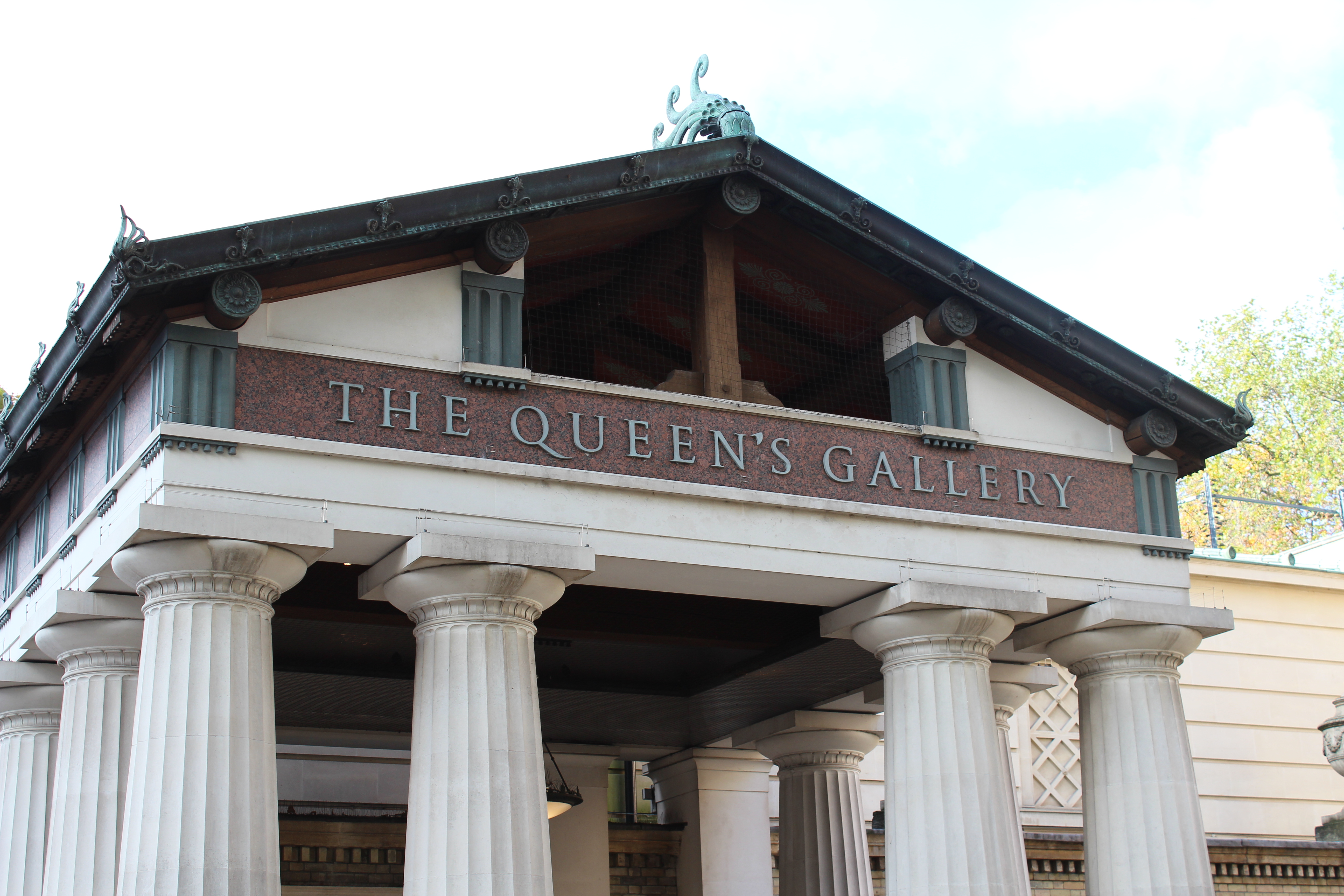 Haupteingang der Queen’s Gallery im November 2012