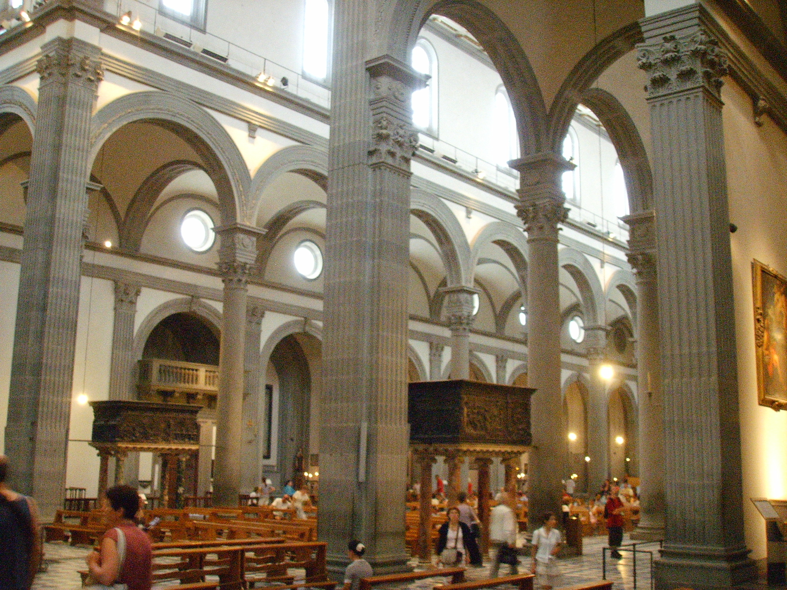 File:San Lorenzo, inside view.JPG - Wikimedia Commons