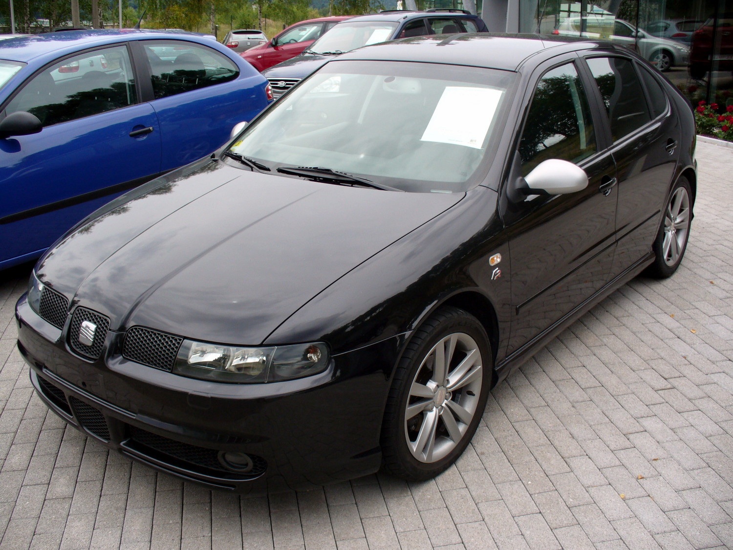 File:Seat Leon 1P TDI Lunasilber Heck.JPG - Wikimedia Commons